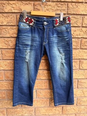 4/$25 • Bluenotes Boho Crochet Waist Ripped Denim Capris